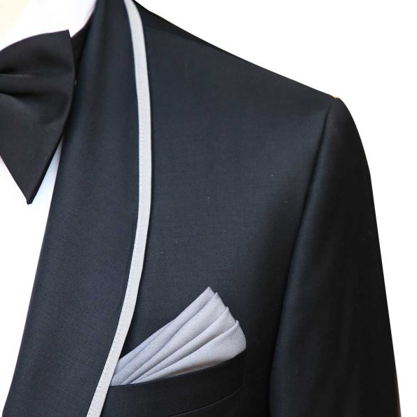 Shawl Lapel With Grey Pipping